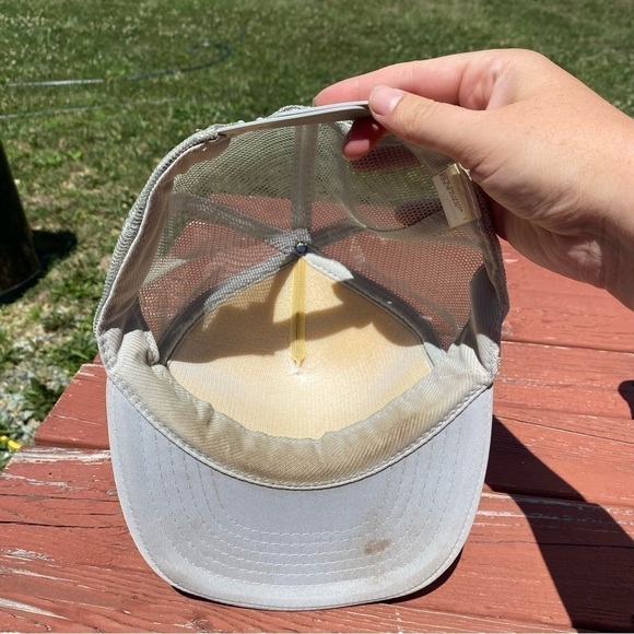 Vintage Las Vegas Snap Back Mesh Trucker Hat Gray Men’s Streetwear Spell Out - Picture 6 of 9